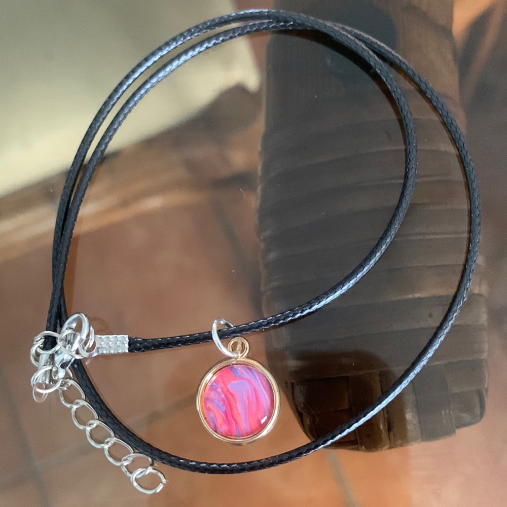 Leather and glass swirl pendant neck